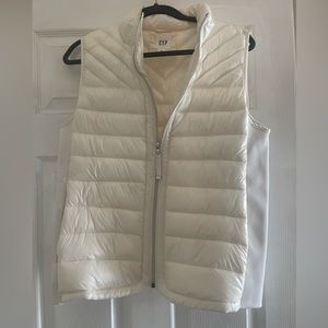 Gap puffer vest
